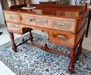 Starinska pisalna miza