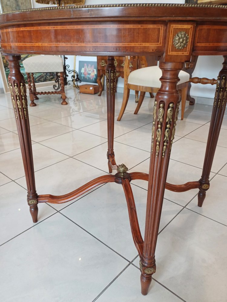 French central table - Image 3