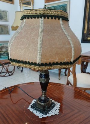 starinska namizna svetilka