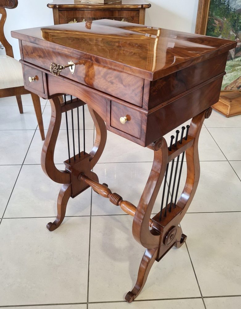 Bidermajerska mizica z lirami - Image 3